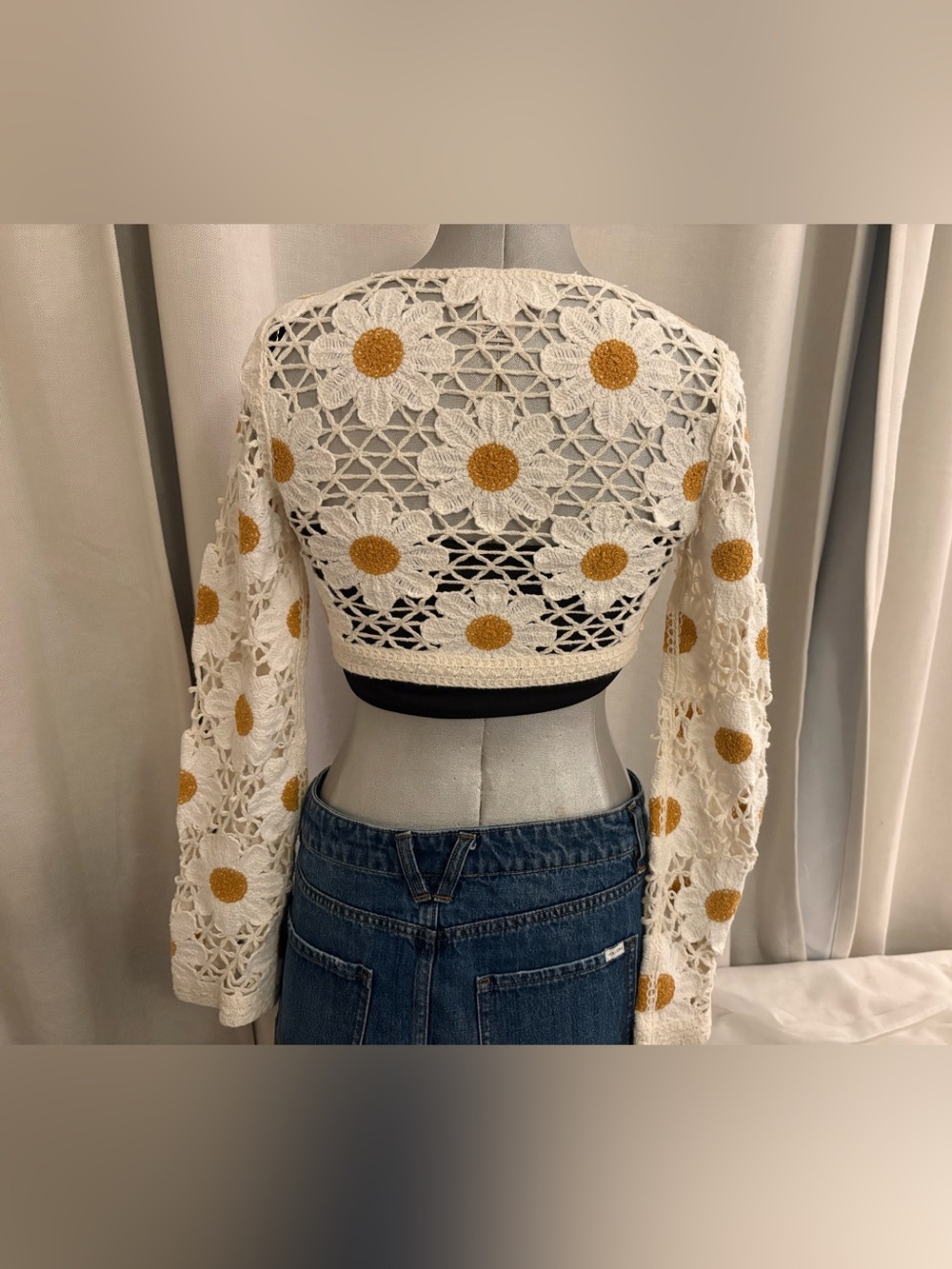 RARE Daisy Crochet Tie Front Crop Top Boho Festival Coachella Cardigan Sz XS - Picture 11 of 16
